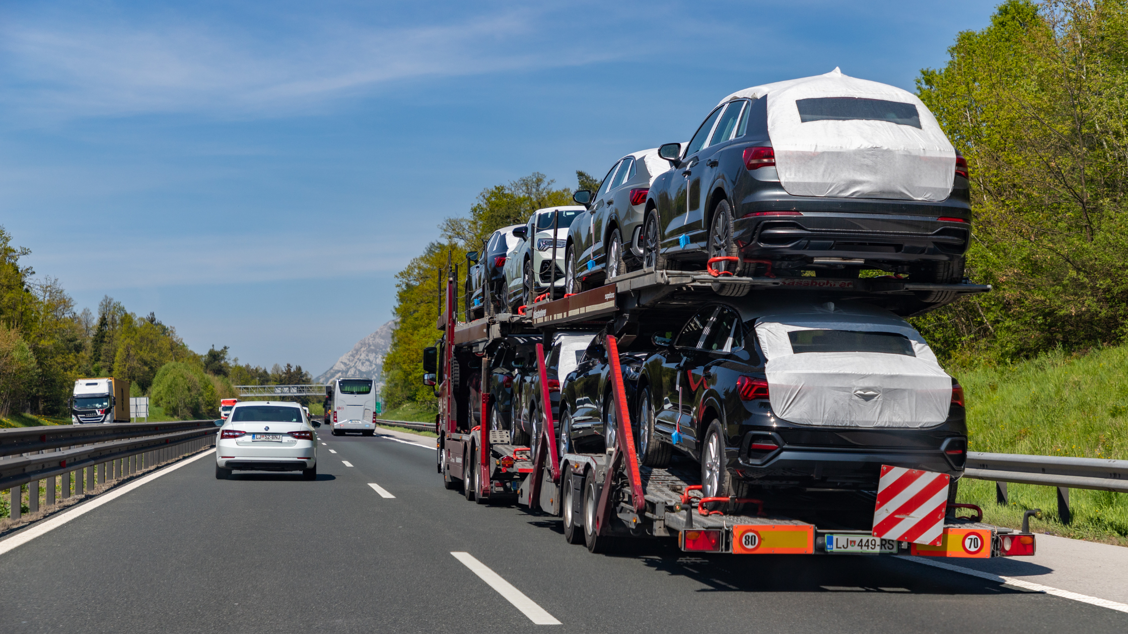 Jasa Pengiriman Mobil Makassar Balikpapan Samarinda Kendari Palu Manado Papua 1 Jasa Pengiriman Mobil Makassar Terbaik